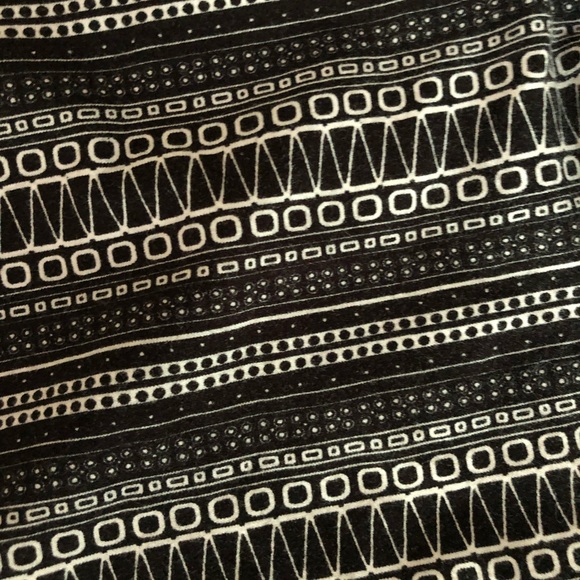 Black and white crop top - Picture 3 of 3